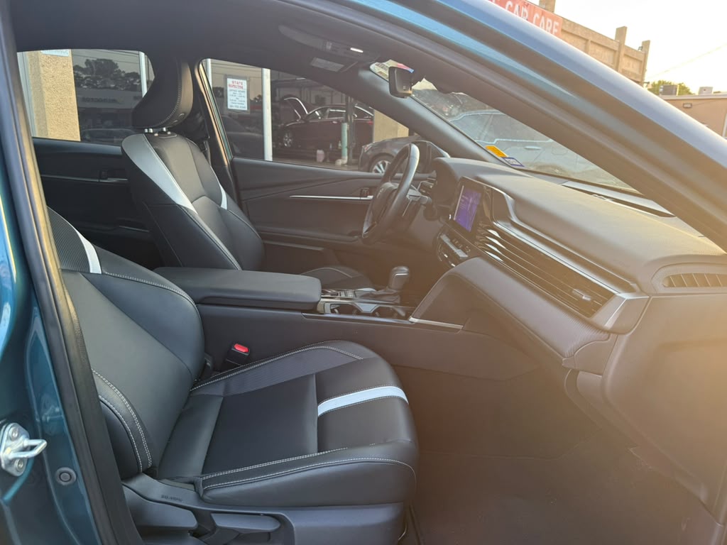 2025 Toyota Camry, photo 5 of 10