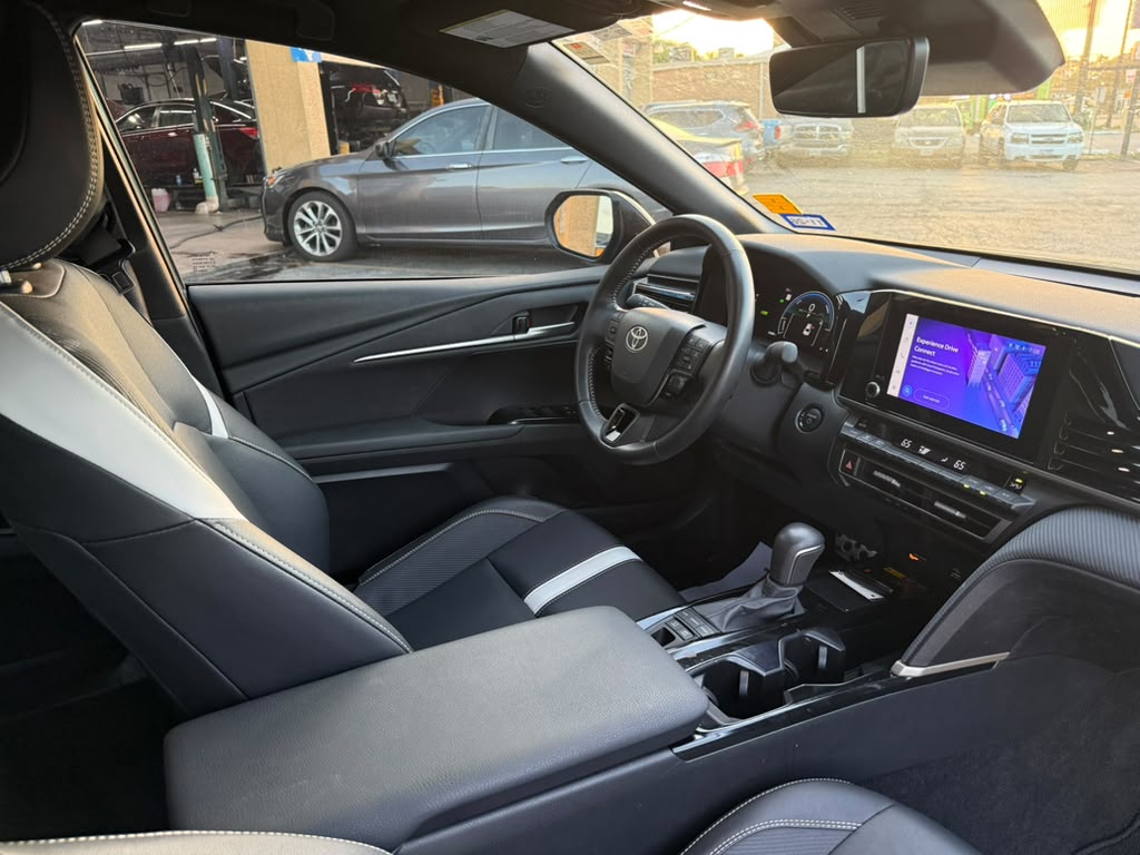 2025 Toyota Camry, photo 6 of 10