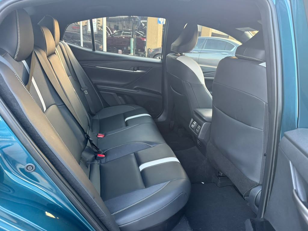 2025 Toyota Camry, photo 7 of 10