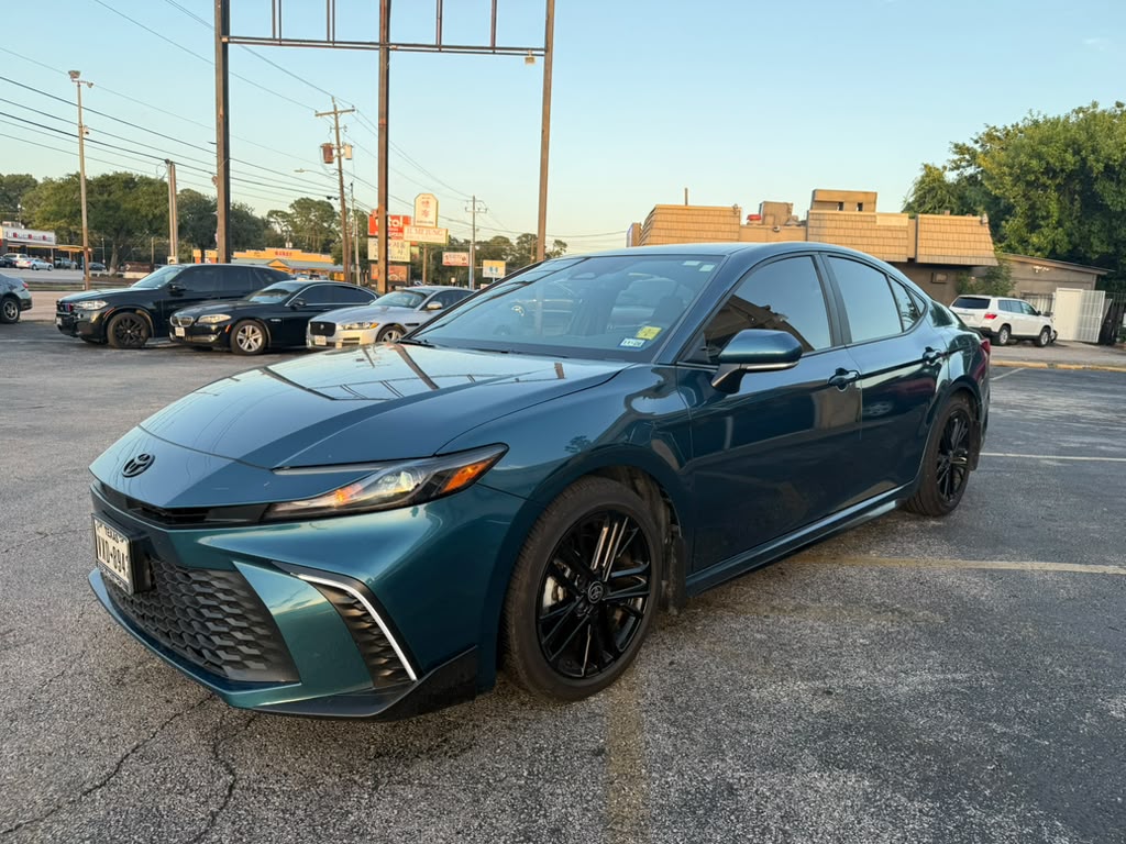 2025 Toyota Camry, photo 8 of 10