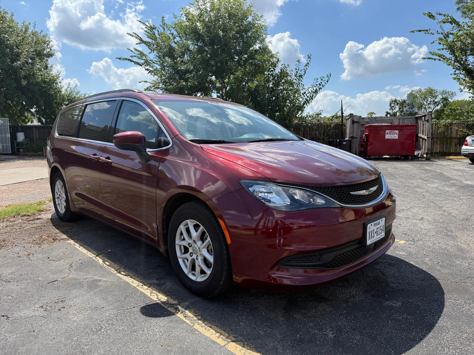 2021 Chrysler Voyager, photo 1 of 9