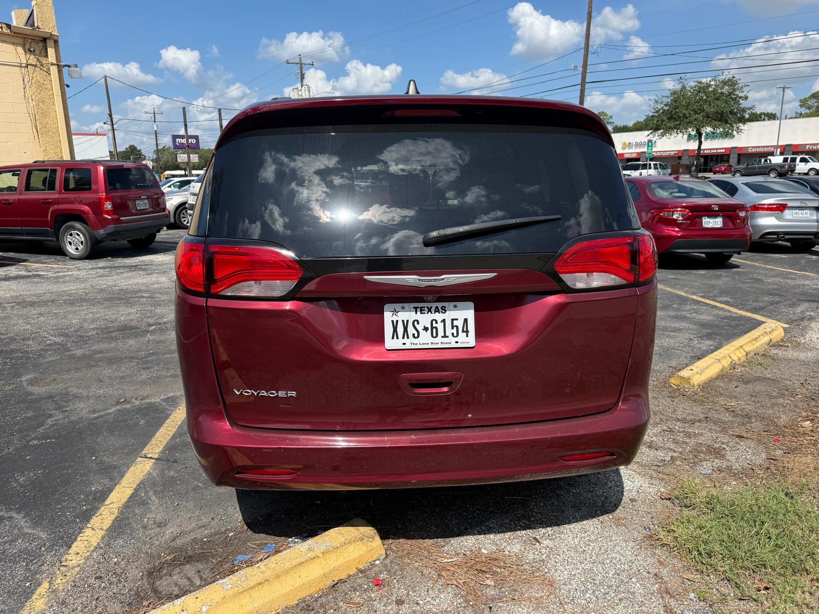 2021 Chrysler Voyager, photo 5 of 9