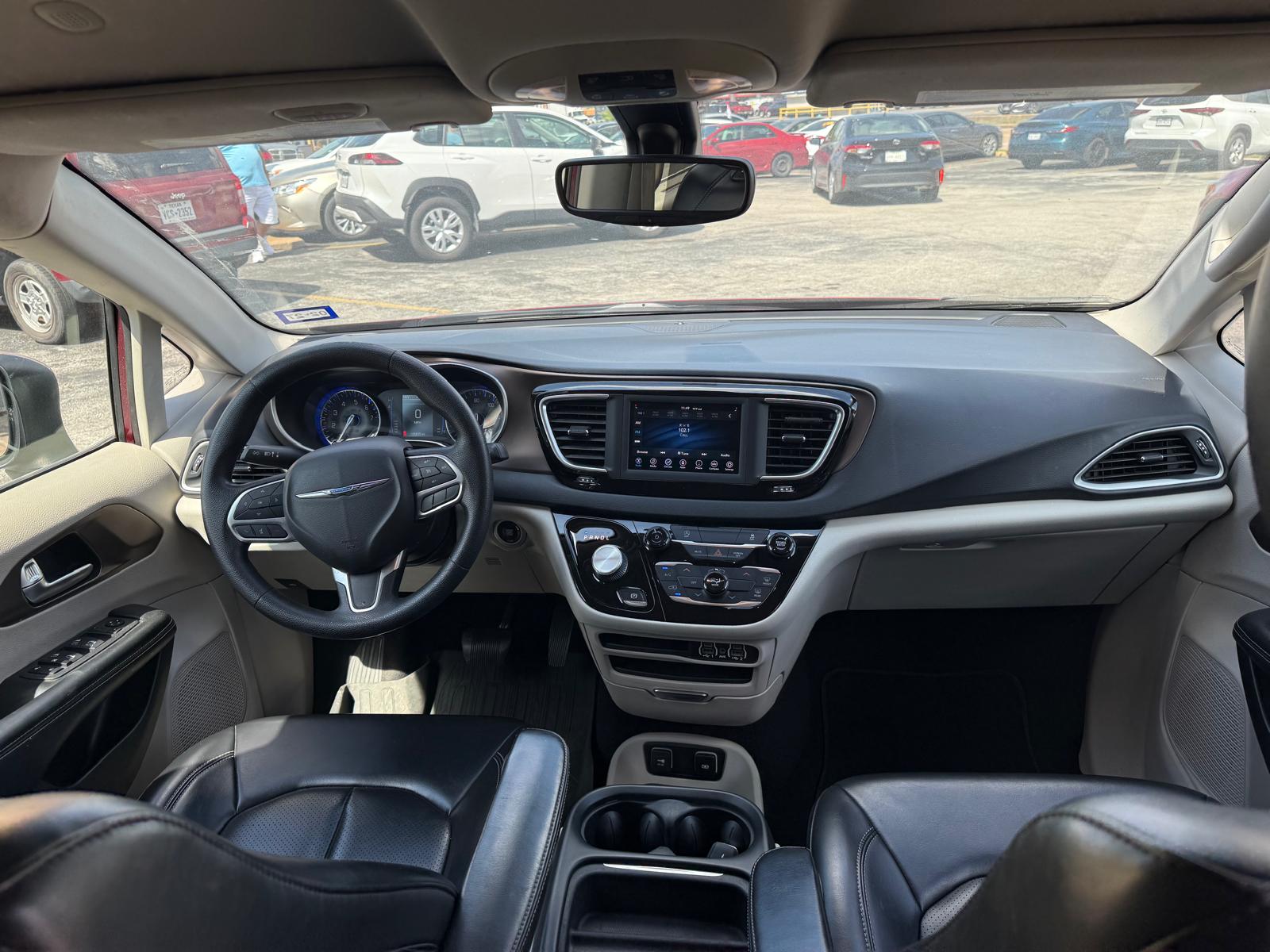 2021 Chrysler Voyager, photo 8 of 9
